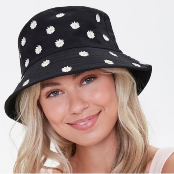 Alice + Olivia Accessories - Alice + Olivia Bucket Hat Reversible